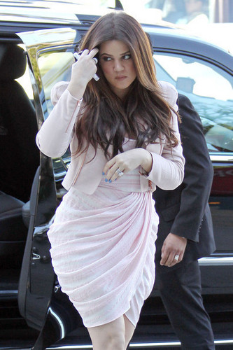 Khloe Kardashian Goes into the MTV Building