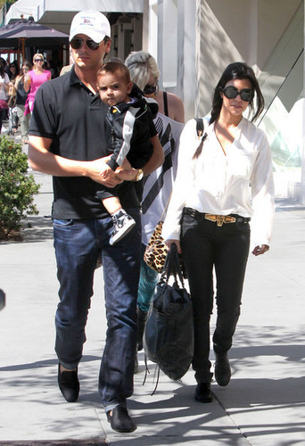 Kourtney Kardashian And Family Leaving The La Scala Restaurant 