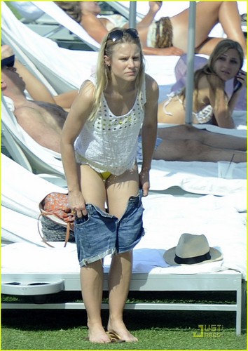  Kristen Bell: Yellow Bikini in Miami!