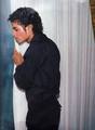Michael Jackson PICTURES - michael-jackson photo