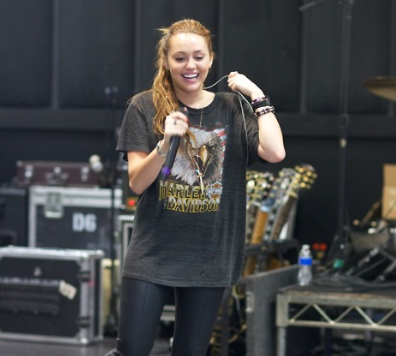  Miley - Gypsy jantung Tour (Corazon Gitano) (2011) - Rehearsals