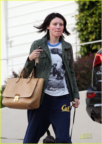 Rooney Mara: Girl with the Groceries