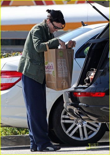 Rooney Mara: Girl with the Groceries