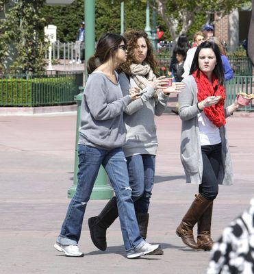 Selena spent time with family in DisneyLand on the 10th of April