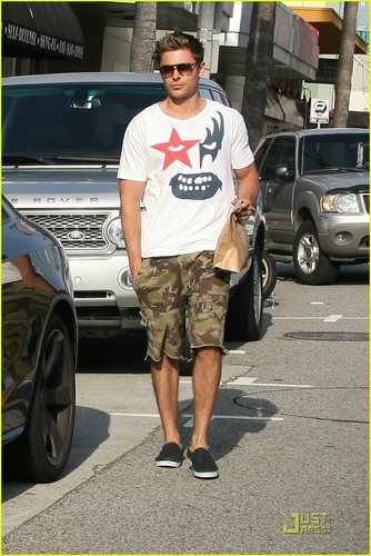  Zac out in Studio City