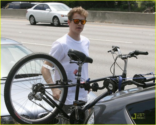  Hayden Christensen: Bike Riding Duo
