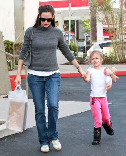 Jen shopping at Country Mart with Violet