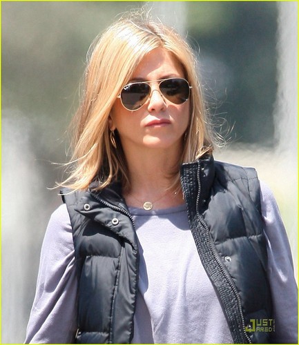  Jennifer Aniston Directs Short Film for 'Project Five'