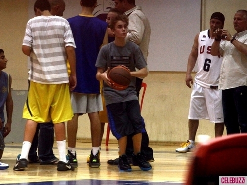  Justin Bieber Shows Off His basketball, basket-ball Skills in Israel