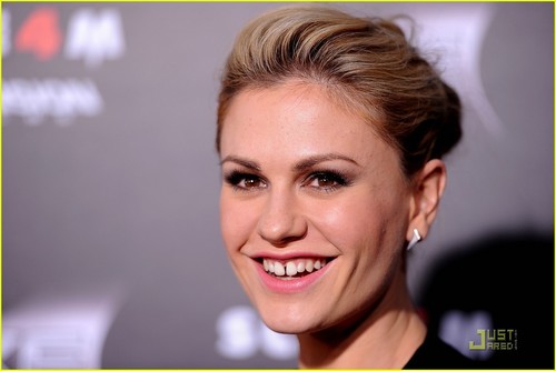  Kristen loceng & Anna Paquin: 'Scream 4' Premiere & After Party!