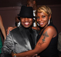 MARY J BLIGE WITH FRIENDS - mary-j-blige photo
