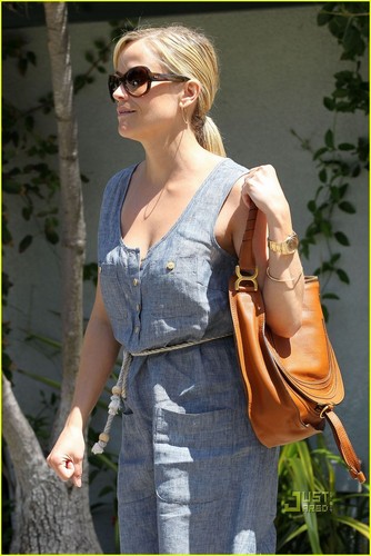  Reese Witherspoon: Ready for Spring!