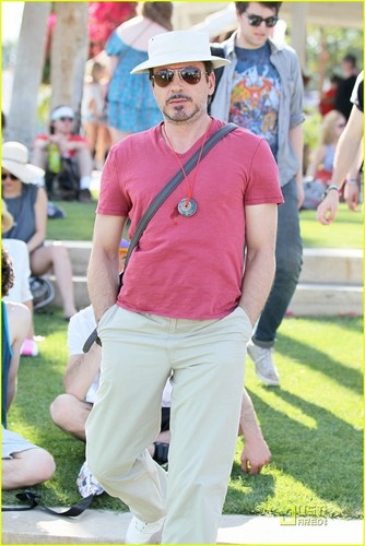  Robert Downey, Jr.: Coachella Concertgoer!