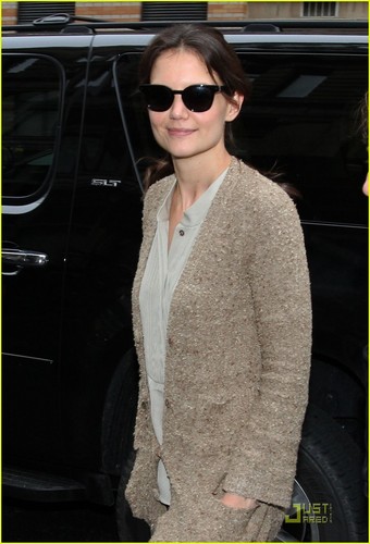  Tom Cruise & Katie Holmes: 日 Out with Suri!