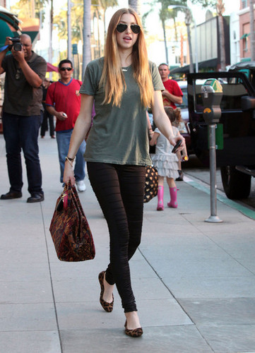  Whitney Port At A Nail Salon In Beverly Hills
