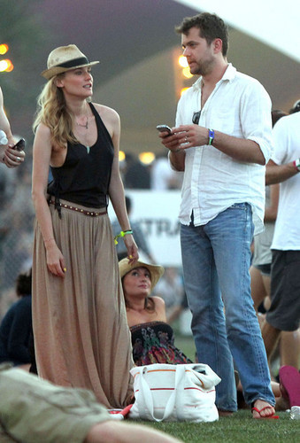  At 2011 Coachella musique Festival with Diane