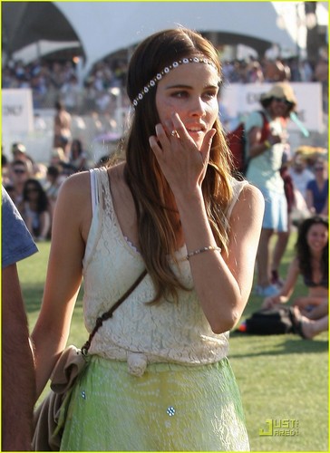 Isabel Lucas: Coachella Weekend with Angus Stone!