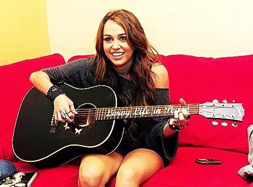  Miley with guitar, gitaa