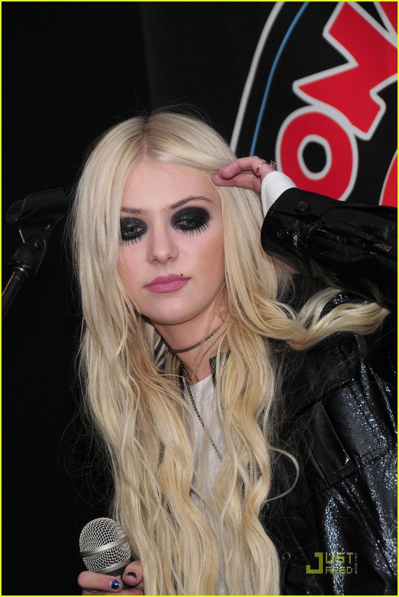 Taylor Momsen - Picture Gallery