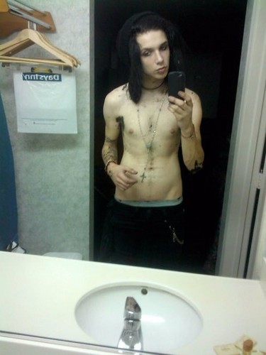 Andy (: