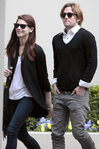  Ashley Greene And Jackson Rathbone Out And About In Vancouver