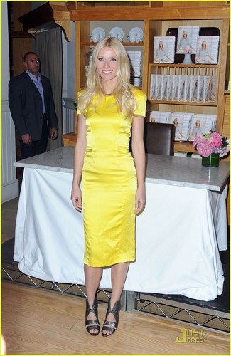 Gwyneth Paltrow: 'My Father's Daughter' Book Signing!