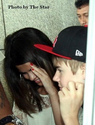 Justin and Selena reunite in Malaysia!!