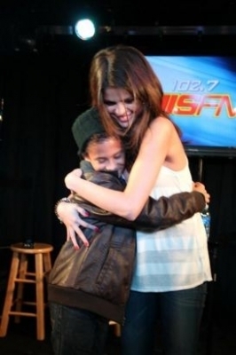  Selly canto her latest hit single "Who Says" at KIIS FM