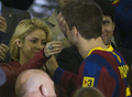 Shakira stopped cheering Rafael Nadal, now she cheer Piqué ! - shakira photo