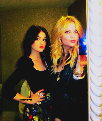  Ashley and Lucy - 오리 face :D