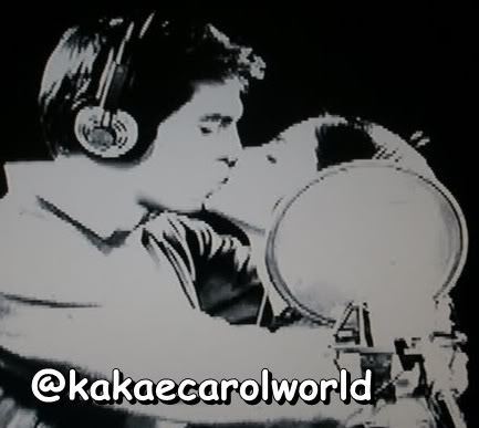  Kaka and Caroline!!Kissing while 歌う presente de deus.