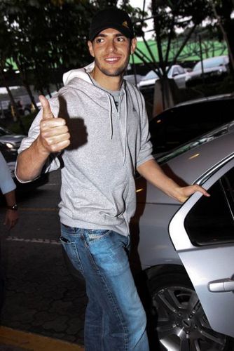 Kaka arrives in Brazil to meet his daughter