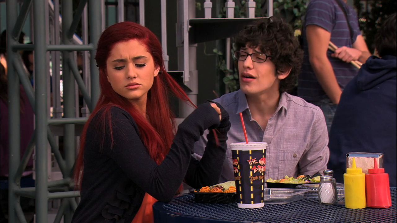 there dec wallpaper is really rare Ariana grande victorious season 2