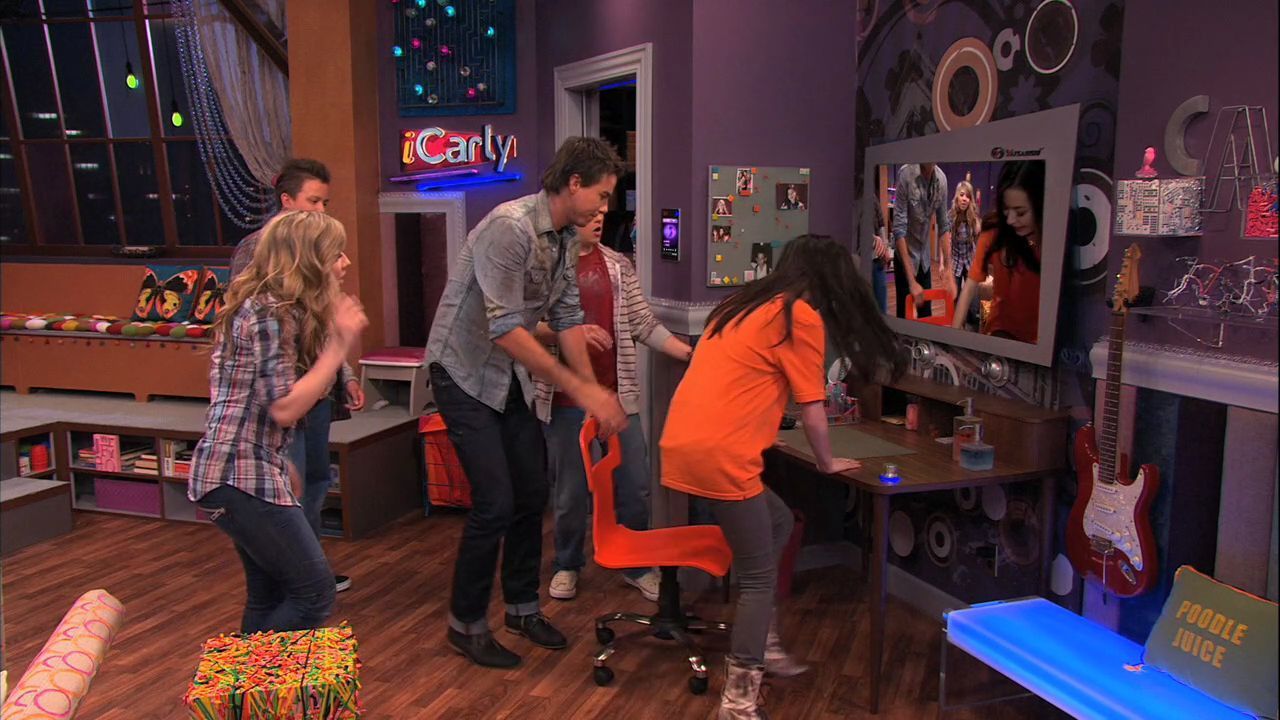 Image of iCarly - 4x01 - iGot a Hot Room for অনুরাগী of iCarly 21399914. ic...