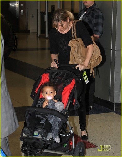  Ellen Pompeo & Chris Ivery Fly With Stella