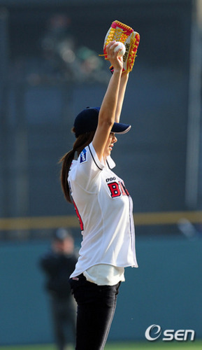  G.NA - Throws the opening pitch for the Doosan Bears