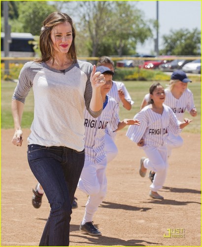  Jennifer Garner: Frigidaire Stain Games!