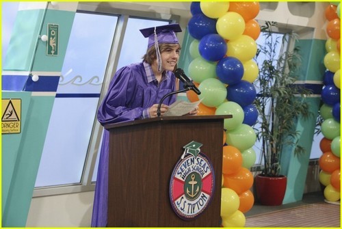  The Suite Life Graduation On Deck -- FIRST PICS!