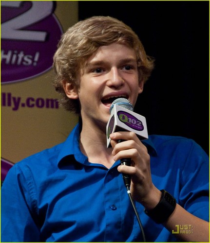  Cody Simpson: Touring the Country!