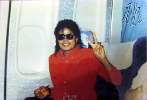  MJ<3