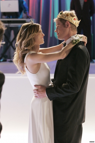 Stills - The Prom Before the Storm (3x21)
