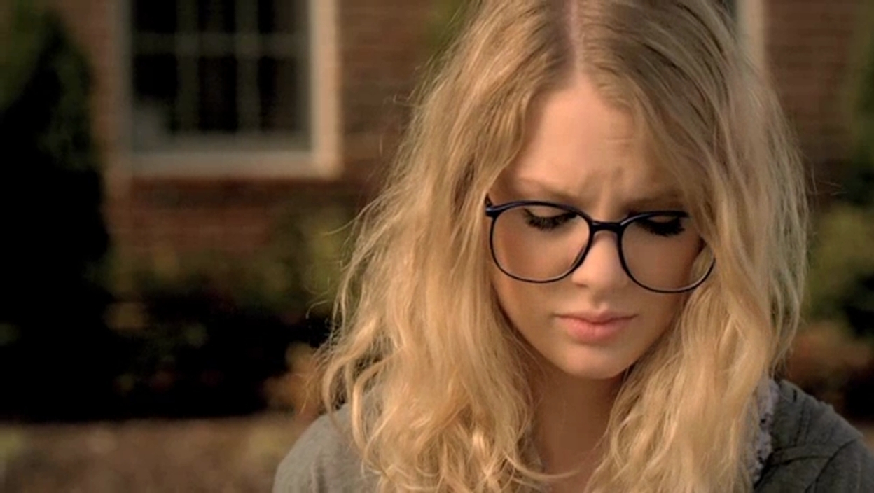 Taylor Swift - You Belong With Me [Music Video] - Taylor Swift Image ...