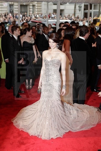 Added new pics of Ashley Greene arriving at #METGala & at the After-Party (tagged)
