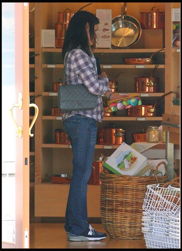  Jen out & about in Brentwood 4/18/11