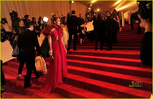 Jennifer Lopez - MET Ball 2011 With Marc Anthony