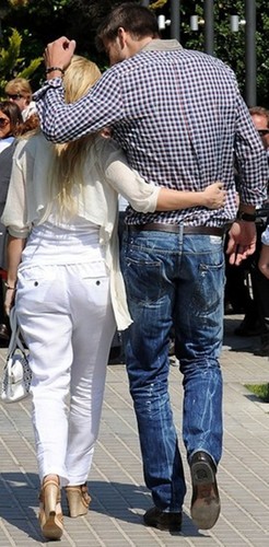  Shakira and Gerard cul, ass big picture !!