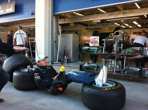 Funny pic from RTL filming with Nico right now. Seating position outside the car..