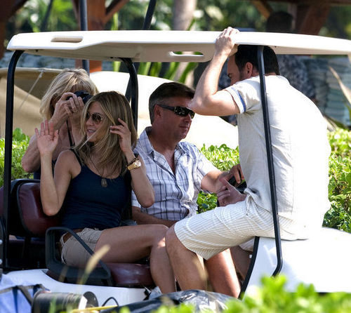  Jennifer Aniston Gets Perky for Dave Matthews-photo
