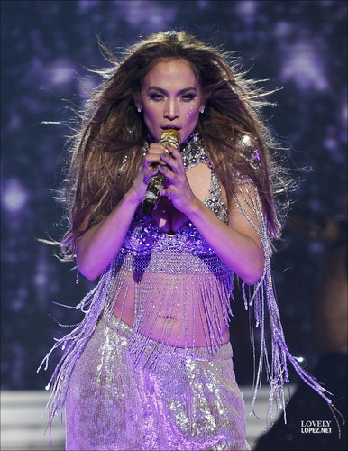  Jennifer - Performance TV - American Idol, May 5 2011