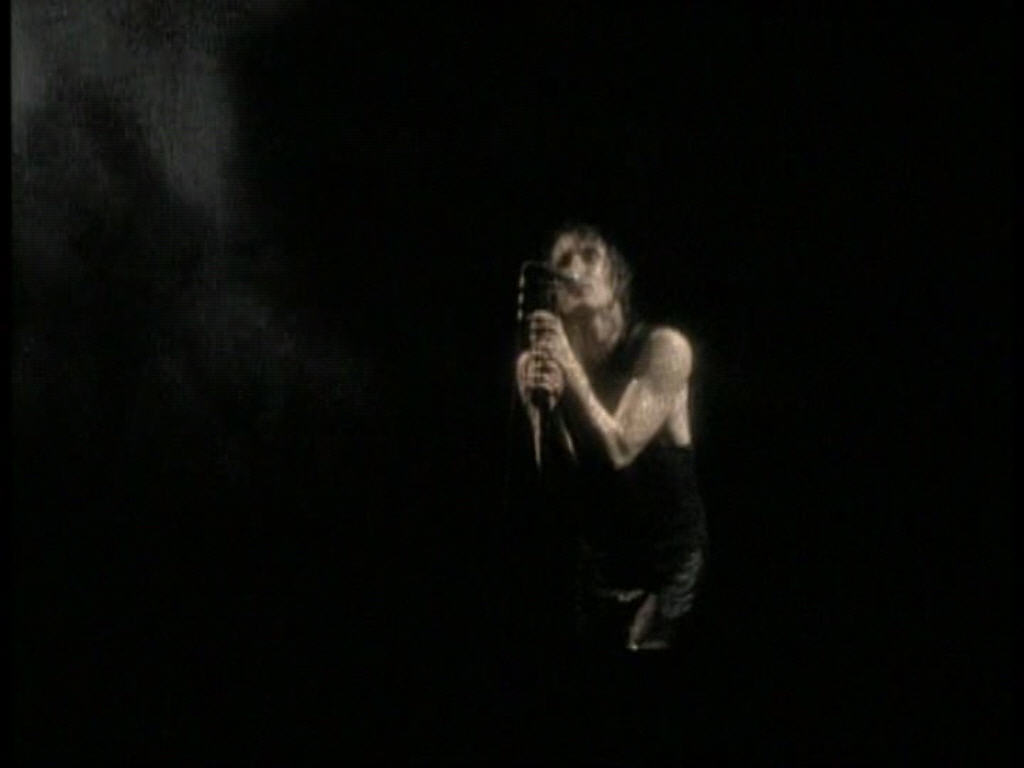 Hurt (live) - Nine Inch Nails Image (21820351) - Fanpop